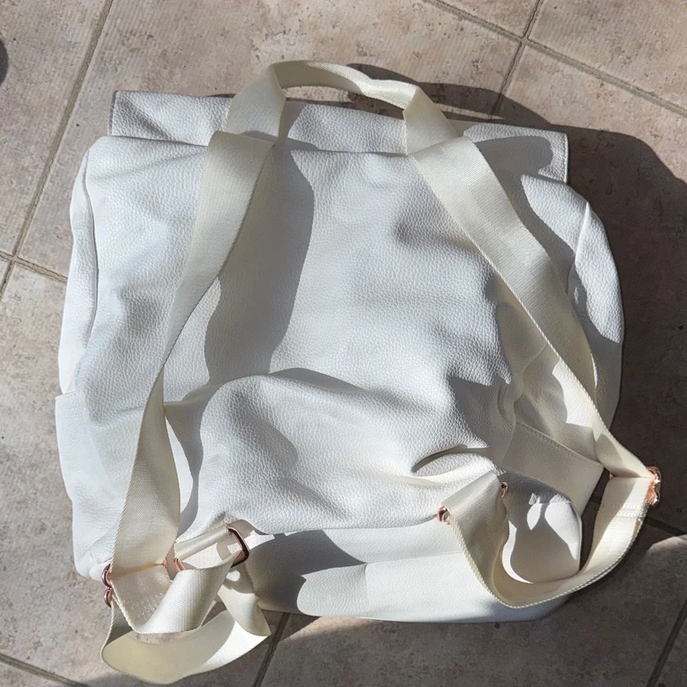 Vegan leather - Youngliving essential oil backpack - Picture 7 of 7